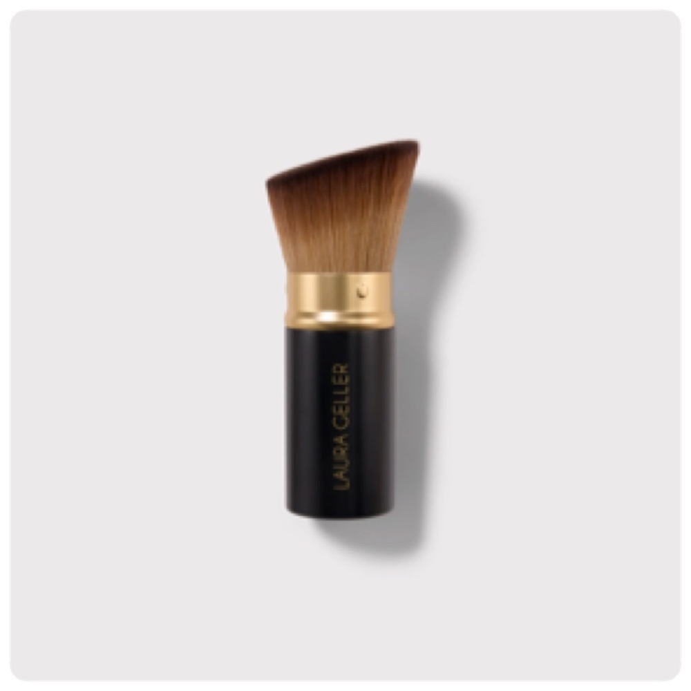 RETRACTABLE ANGLED KABUKI BRUSH ( THE PERFECT SHAPE FOR BLENDING AND SCULPTING )